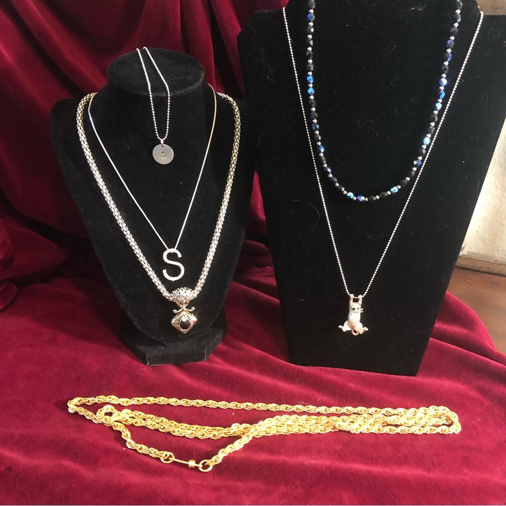 Lot of six Necklaces